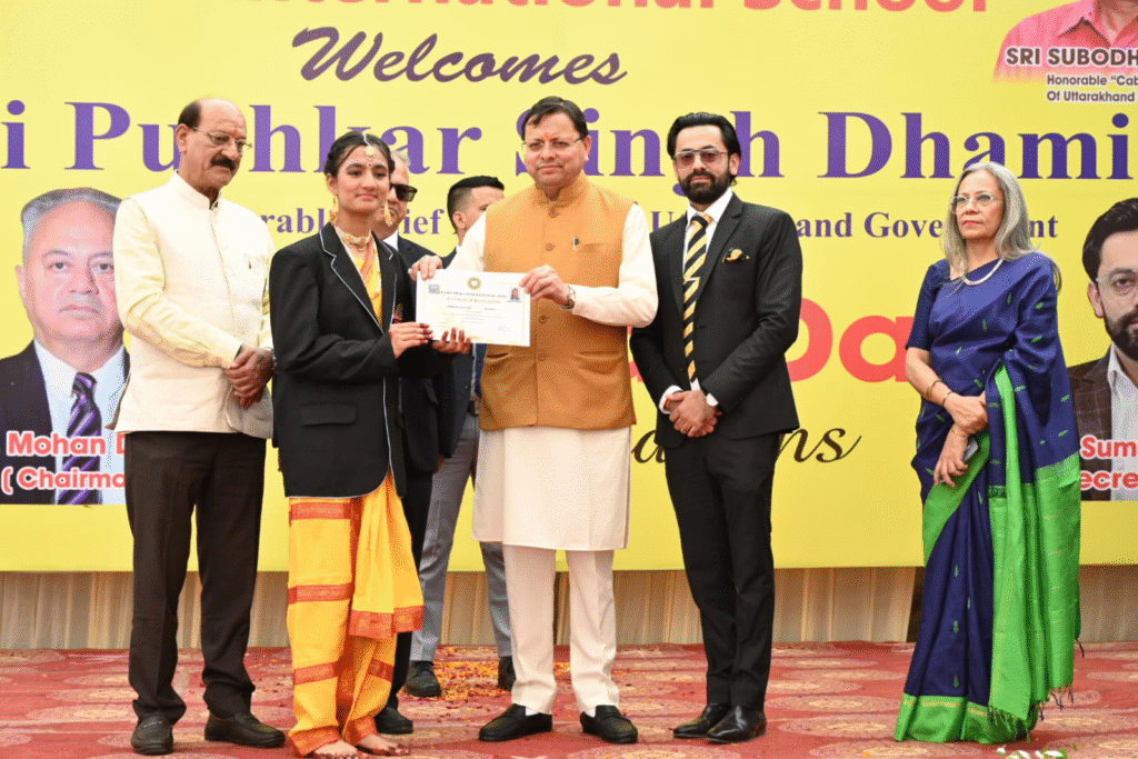 "उत्तराखंड: CM धामी ने दीप जलाकर शुरू किया ऋषिकेश इंटरनेशनल स्कूल का 12वां वार्षिकोत्सव