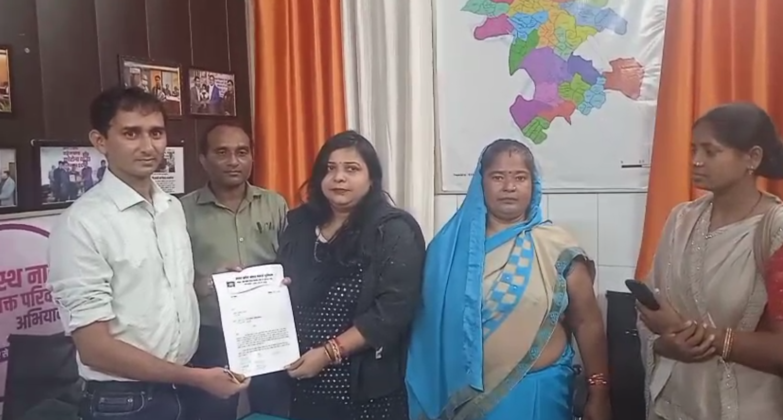 आशा संगिनियों की हक की हुंकार: 11 सूत्रीय मांगों पर फरीदपुर में गूंजा आक्रोश, मुख्यमंत्री को सौंपा ज्ञापन