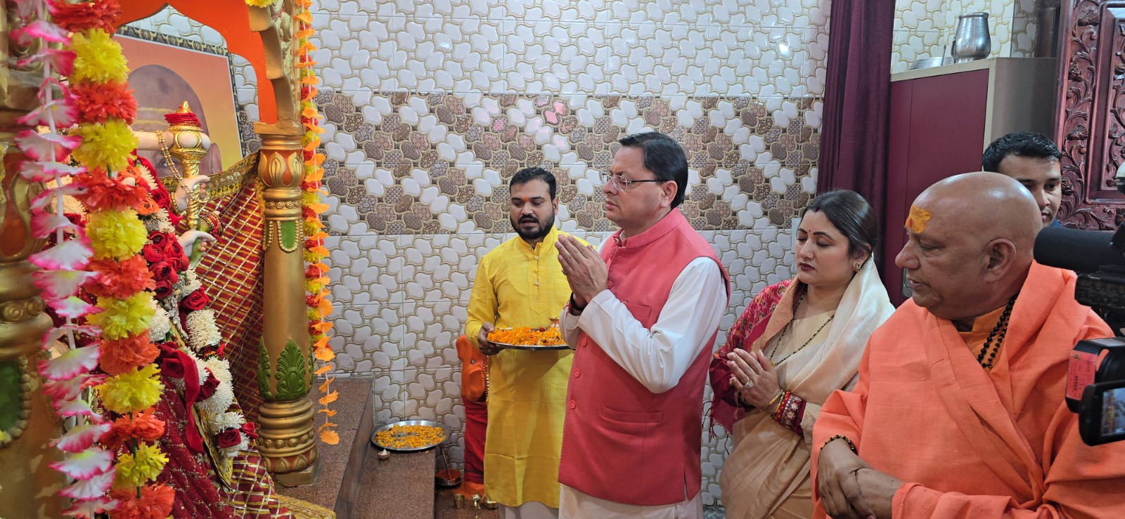 मुख्यमंत्री श्री पुष्कर सिंह धामी ने रुड़की स्थित जीवनदीप आश्रम में आयोजित पाँच दिवसीय धार्मिक एवं सामाजिक महोत्सव में की प्रतिभागिता