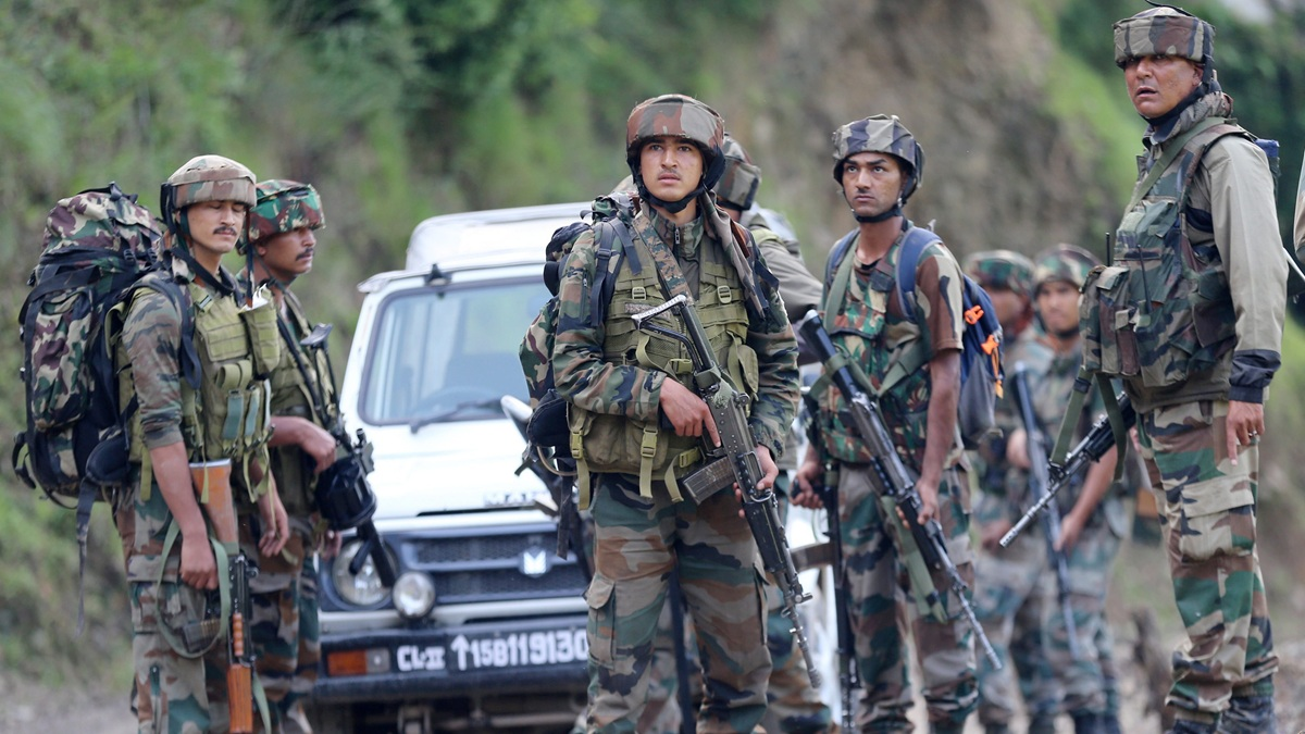 भारत-पाकिस्तान तनाव 2025: कश्मीर LoC पर फिर गोलीबारी, युद्ध की आशंका बढ़ी – क्या होगा अगला कदम?