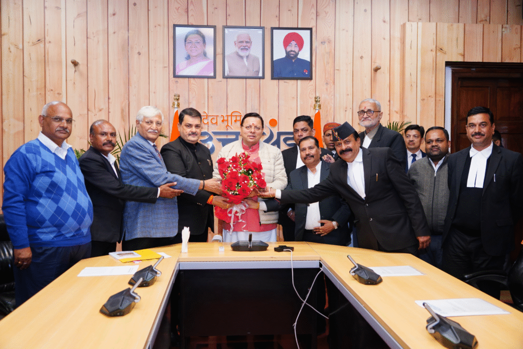 मुख्यमंत्री से अध्यक्ष संघर्ष समिति बार एसोसिएशन देहरादून के पदाधिकारियों ने भेंट कर सौंपा विभिन्न समस्याओं से संबंधित ज्ञापन