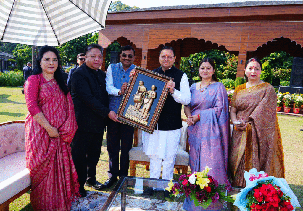 सीएम पुष्कर सिंह धामी की अध्यक्षता में मुख्यमंत्री आवास पर IAS अधिकारियों की अनौपचारिक बैठक आयोजित