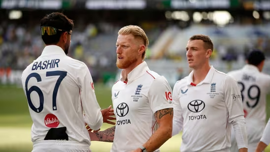 ऐतिहासिक शर्मिंदगी: Ashes ओपनर में ऑस्ट्रेलिया ने इंग्लैंड को धूल चटाई, 1904 के बाद पहली हार का कड़वा घूंट