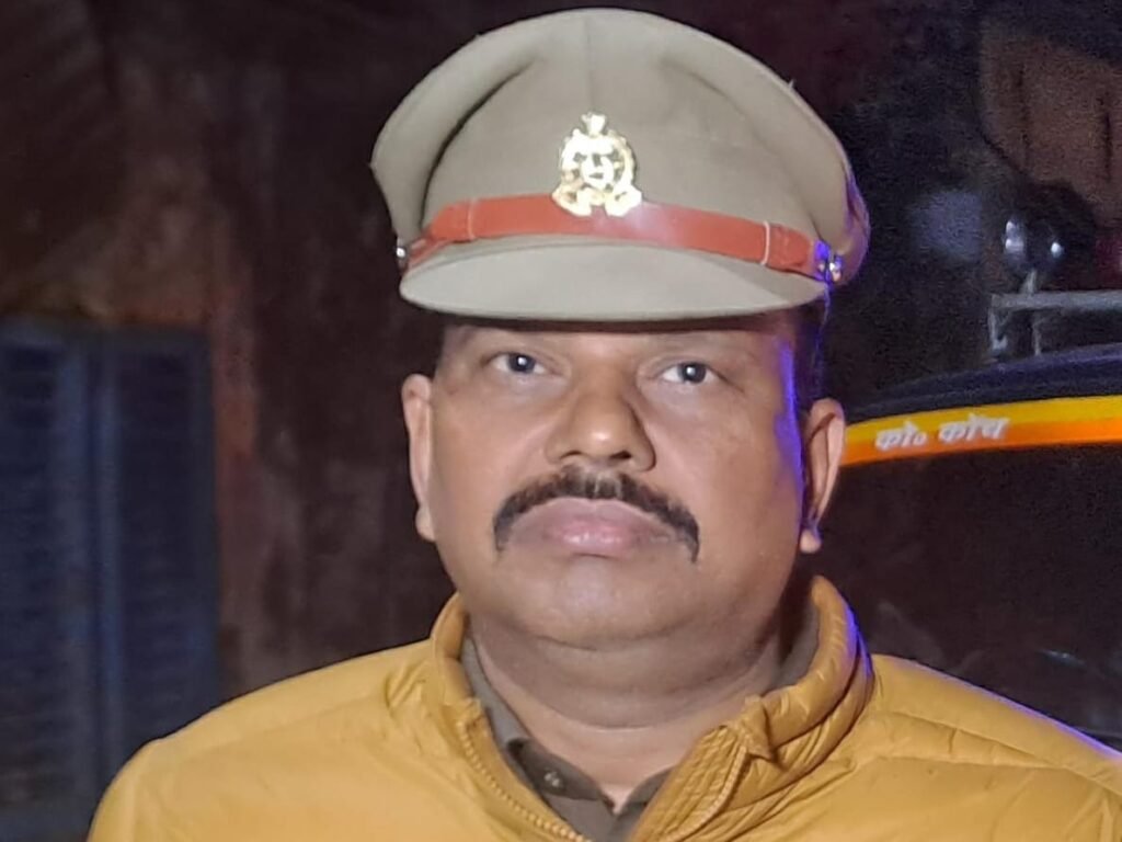 महिला आरक्षी मीनाक्षी शर्मा की भूमिका संदिग्ध, जांच के दायरे में, इंस्पेक्टर की मौत के बाद महिला आरक्षी मीनाक्षी शर्मा का थाने से आते और निकलते CCTV आया सामने,