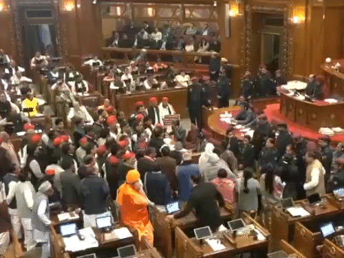 “विधानसभा सत्र में बड़ा संदेश: 3 पॉइंट में सीएम योगी का सख्त एक्शन, सिरप माफियाओं पर चलेगा बुलडोजर – तब चिल्लाना नहीं”