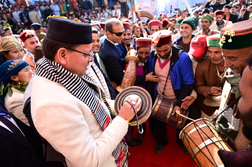 सांकरी विंटर फेस्टिवल का शुभारंभ 2025: सीएम धामी ने कहा, शीतकालीन पर्यटन आत्मनिर्भर उत्तराखंड की मजबूत नींव—स्थानीय युवाओं को रोजगार, पलायन पर लगाम