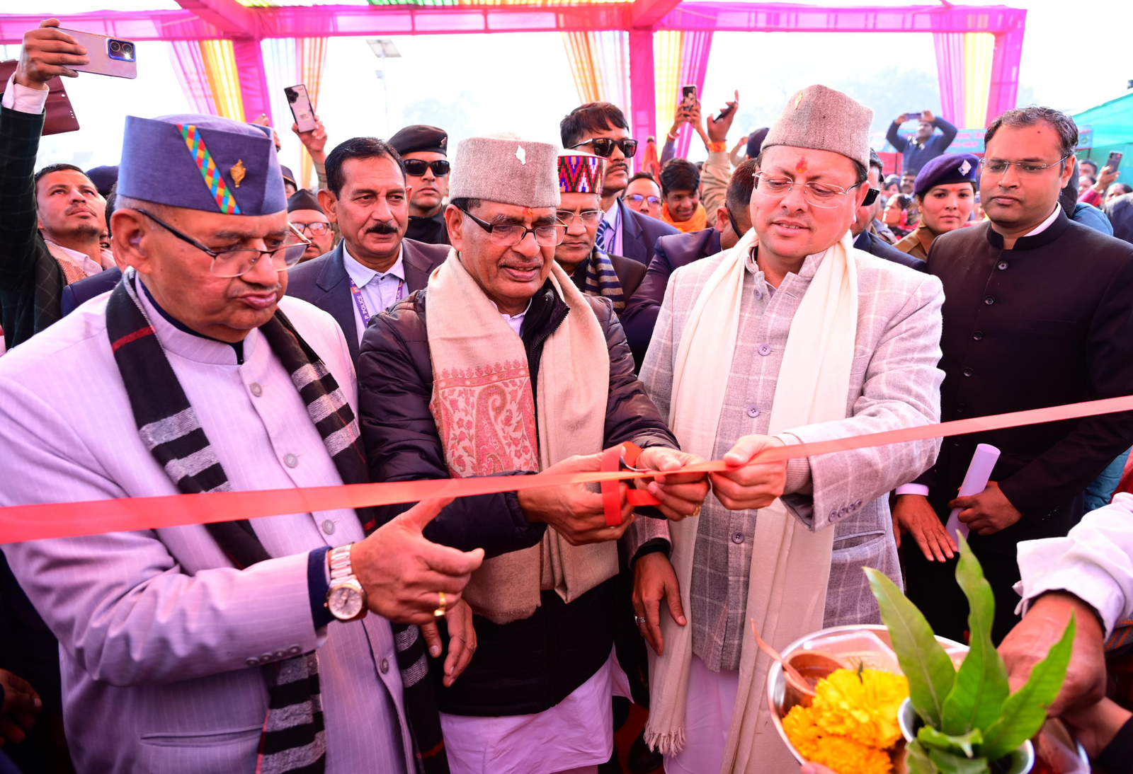 उत्तराखंड किसान दिवस 2025: 88 हजार किसानों को 65 करोड़ फसल बीमा का ऐतिहासिक ऐलान, CM धामी ने 1228 किमी सड़कों पर 1707 करोड़ स्वीकृत—कृषि क्रांति से किसानों की समृद्धि का नया दौर