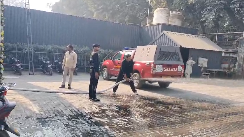 गोवा नाइटक्लब अग्निकांड के बाद सहारनपुर में फायर सेफ्टी चेकिंग: होटल-बैंक्वेट हॉल पर नोटिस, स्टाफ को ट्रेनिंग—अधिकारी का अलर्ट