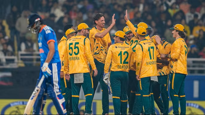 IND VS SA 2nd T20 2025: क्विंटन डी कॉक की 75 रनों की तूफानी पारी से प्रोटियाज़ ने 51 रनों से जीता, सीरीज 1-1 से बराबर