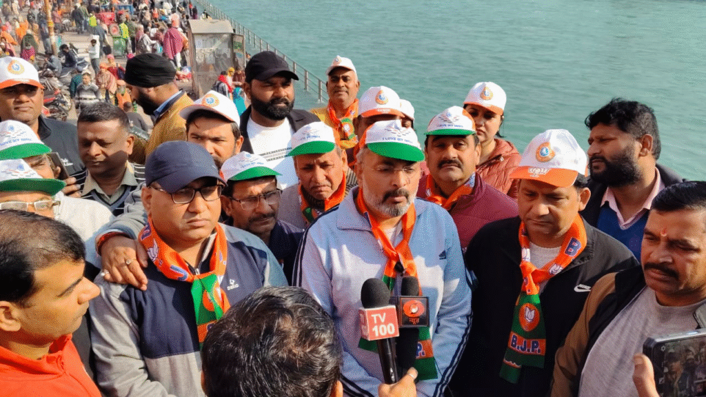 हरिद्वार में BJP का जोरदार स्वच्छता अभियान: हर की पौड़ी सुभाष घाट पर सैकड़ों कार्यकर्ता उतरे, CM धामी की पहल को मिला मजबूत समर्थन