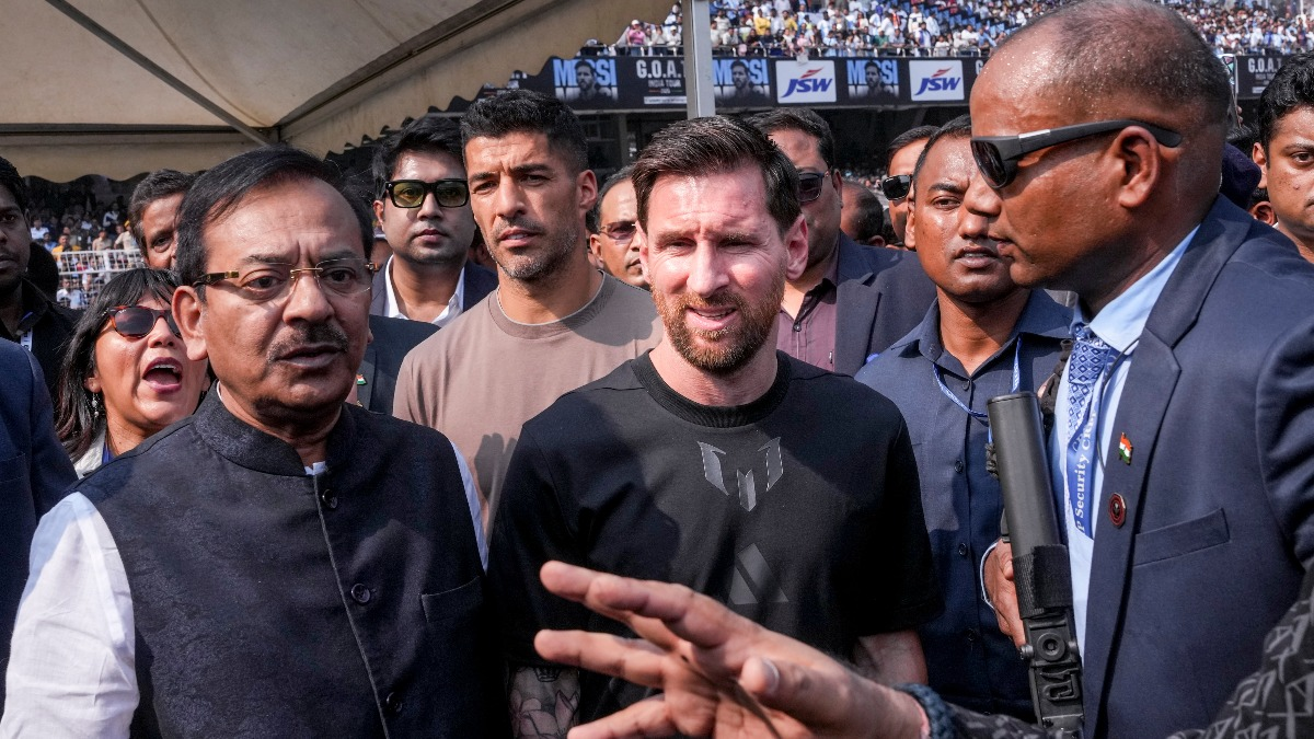 मेसी का भारत दौरा: 2011 की यादें ताजा, कोलकाता स्टैच्यू पर 1.2 करोड़ का खर्च—फुटबॉल क्रांति का बीज बोया या सिर्फ फैनमोमेंट?