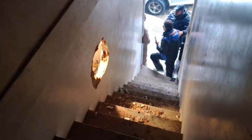 सहारनपुर के कैरटलेन टाटा शोरूम में बड़ी चोरी: दीवार फाड़कर छत से घुसे चोर, करोड़ों की डायमंड ज्वेलरी उड़ा ले गए