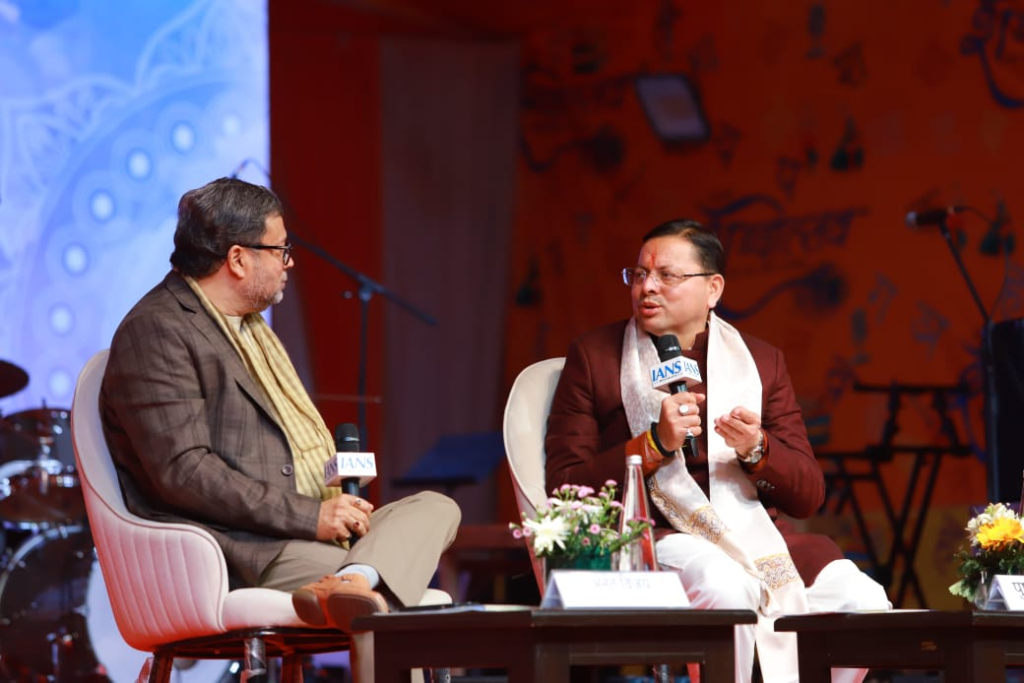 देवभूमि की सांस्कृतिक पहचान को मजबूत करने का संकल्प: CM धामी का 'शब्दोत्सव' संबोधन, 7,000 एकड़ भूमि मुक्त और UCC जैसे ऐतिहासिक कदमों पर जोर