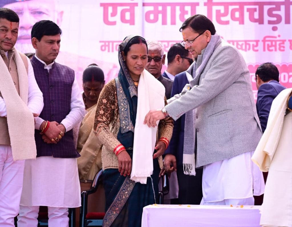 CM Dhami laid the foundation stone : चम्पावत की तस्वीर बदलने जा रही है: शारदा रिवर फ्रंट से शुरू ₹300+ करोड़ की योजनाएं..