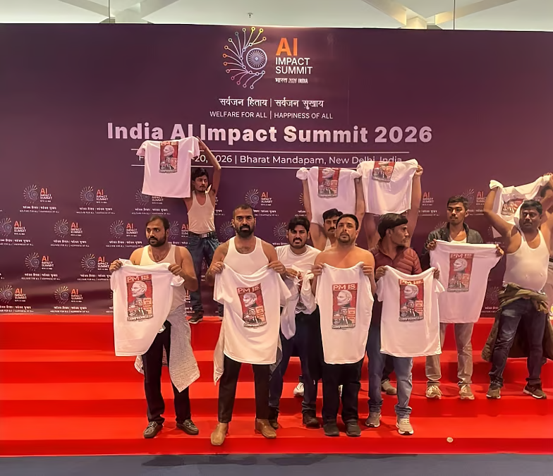 PM Modi's scathing attack in Meerut: AI Summit पर मोदी बोले “कांग्रेस पहले से नंगी पड़ी थी, फिर कपड़े उतारने की क्या जरूरत पड़ी?”