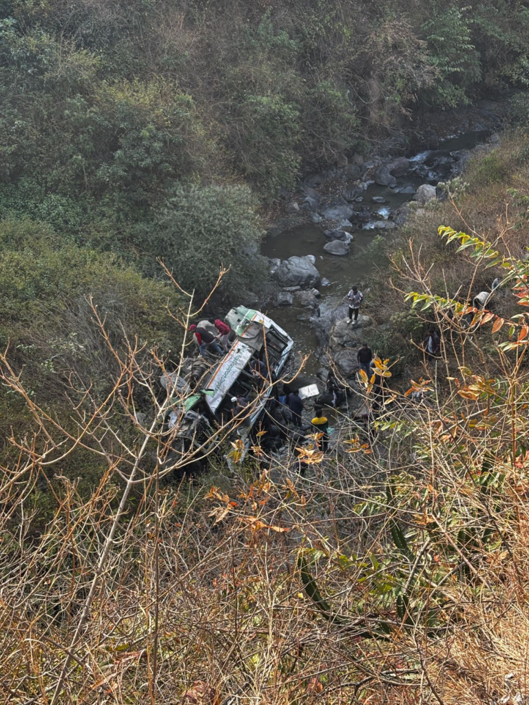Dehradun Accident News : नेरवा से रवाना हुई रोडवेज बस गहरी खाई में गिरने से : 4 की मौत, 30 से ज्यादा घायल
