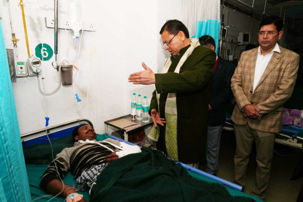 दुर्घटना के घायलों से मिले सीएम धामी 2026: दून अस्पताल में व्यक्तिगत मुलाकात..?