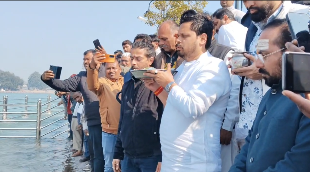 Ajit Pawar's ashes immersion ceremony हरिद्वार से शुरू हुआ अजित पवार की अस्थि विसर्जन कार्यक्रम