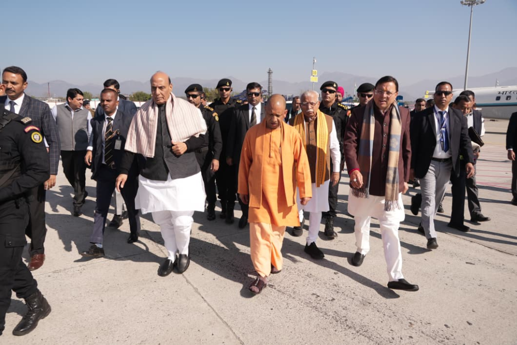 Gurudev Samadhi Temple Pratishtha in Haridwar: राजनाथ सिंह, मनोहर लाल खट्टर और योगी आदित्यनाथ पहुंचे उत्तराखंड