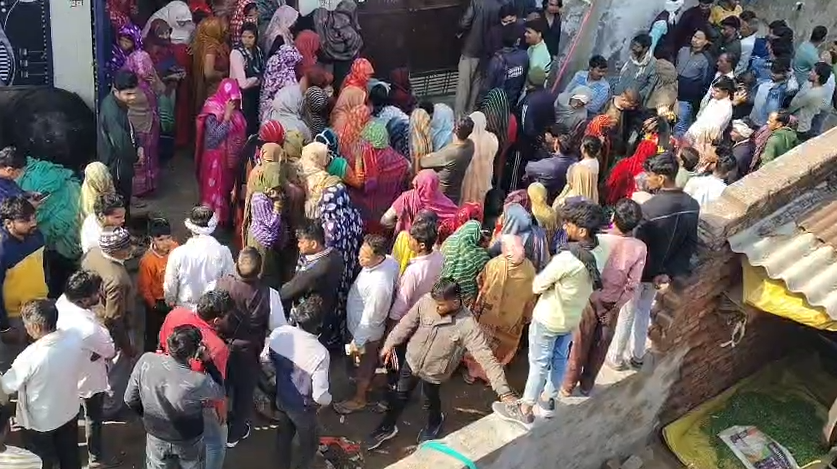 Heartbreaking incident in Mathura: एक ही परिवार के 5 सदस्यों ने की सामूहिक आत्महत्या, दूध में मिलाकर खाया जहर – मचा कोहराम