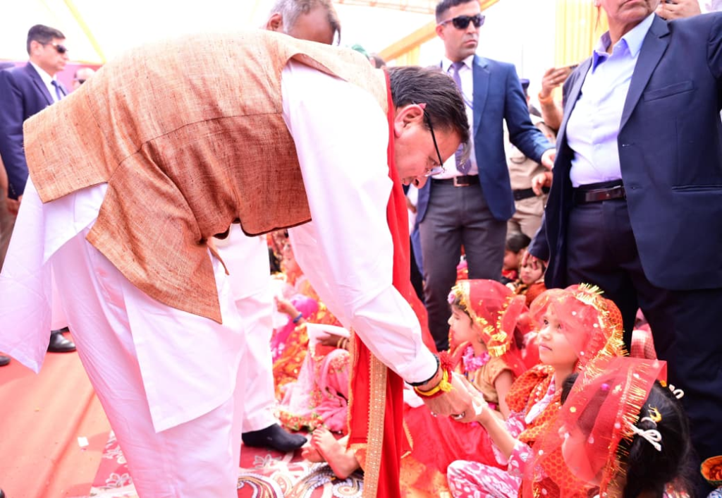 Community Kanya Pujan in Premnagar प्रेमनगर में सामूहिक कन्या पूजन का किया गया आयोजन, CM बोले – “बेटी बचाओ, बेटी पढ़ाओ सिर्फ नारा नहीं, हमारा संकल्प है”