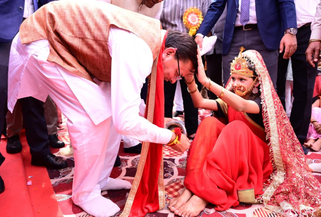 Community Kanya Pujan in Premnagar प्रेमनगर में सामूहिक कन्या पूजन का किया गया आयोजन, CM बोले – “बेटी बचाओ, बेटी पढ़ाओ सिर्फ नारा नहीं, हमारा संकल्प है”