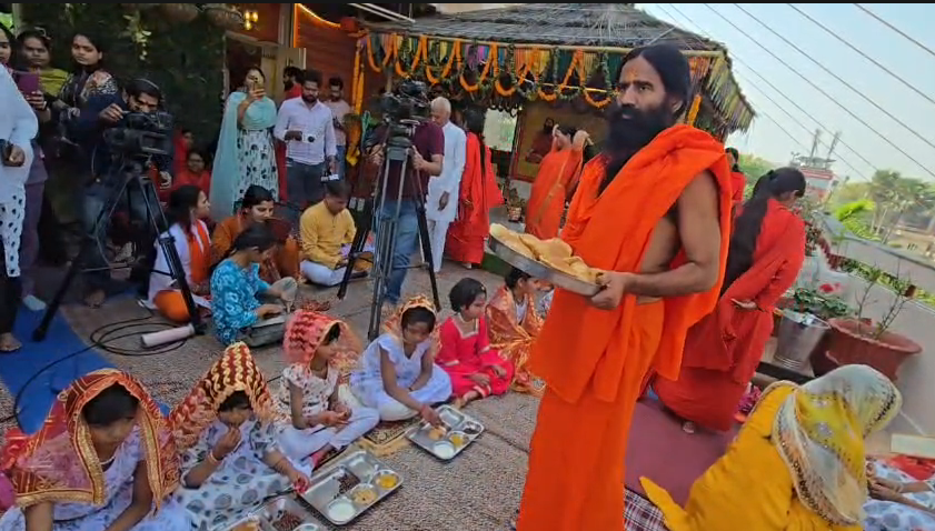 The Grand Conclusion of Chaitra Navratri: पतंजलि योगपीठ में नारी शक्ति का महापर्व चैत्र नवरात्रि पर बाबा रामदेव बोले - "नारी सम्मान ही सनातन जागरण का मूल है"