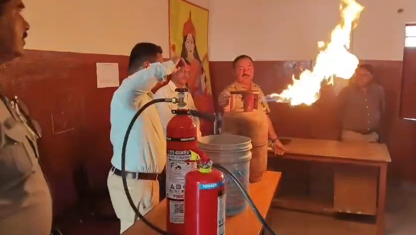 Fire Safety Training : आग से बचाव प्रशिक्षण: आवास विकास श्री गुरु राम राय पब्लिक स्कूल में छात्रों को सिखाई गई जीवन रक्षक तकनीकें |