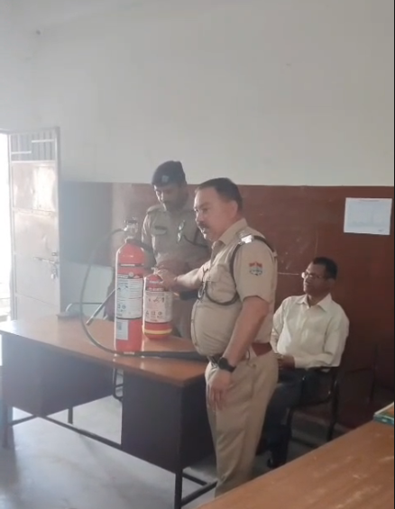 Fire Safety Training : आग से बचाव प्रशिक्षण: आवास विकास श्री गुरु राम राय पब्लिक स्कूल में छात्रों को सिखाई गई जीवन रक्षक तकनीकें |