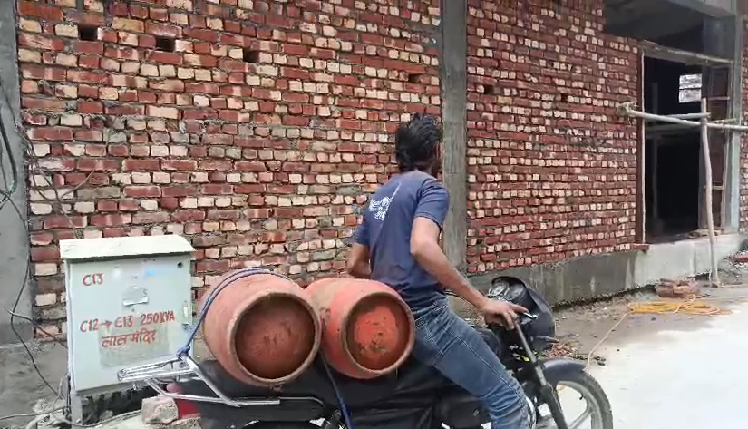 Severe Shortage of LPG Gas in Haridwar! : हरिद्वार में LPG गैस की भारी किल्लत! कनखल की पुष्पक गैस एजेंसी पर 2-3 किलो कम गैस देने का आरोप, प्रशासन ने जारी किया नोटिस..