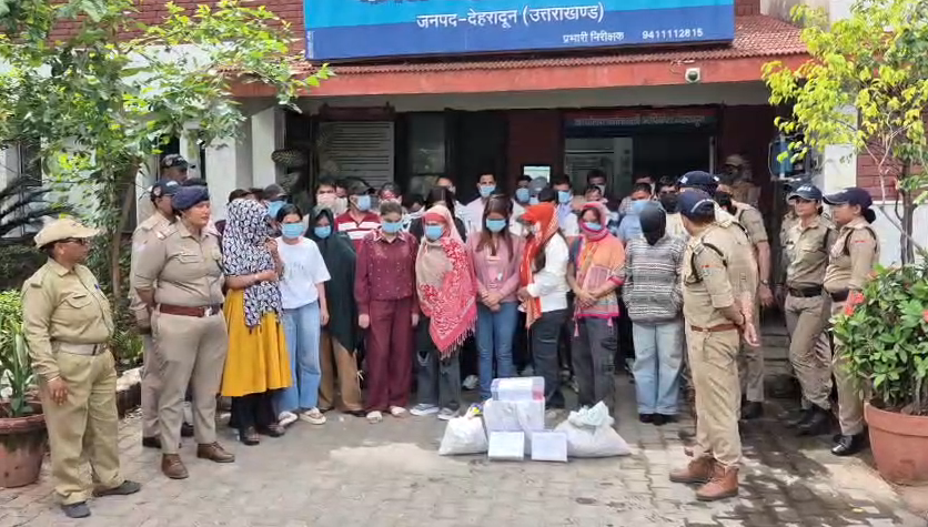 Illegal Casino Busted in Rishikesh : ऋषिकेश में अवैध कैसीनो का भंडाफोड़! होटल नवरंग पर छापा, 40 गिरफ्तार; SSP ने IDPL चौकी के 12 पुलिसकर्मियों को सस्पेंड किया