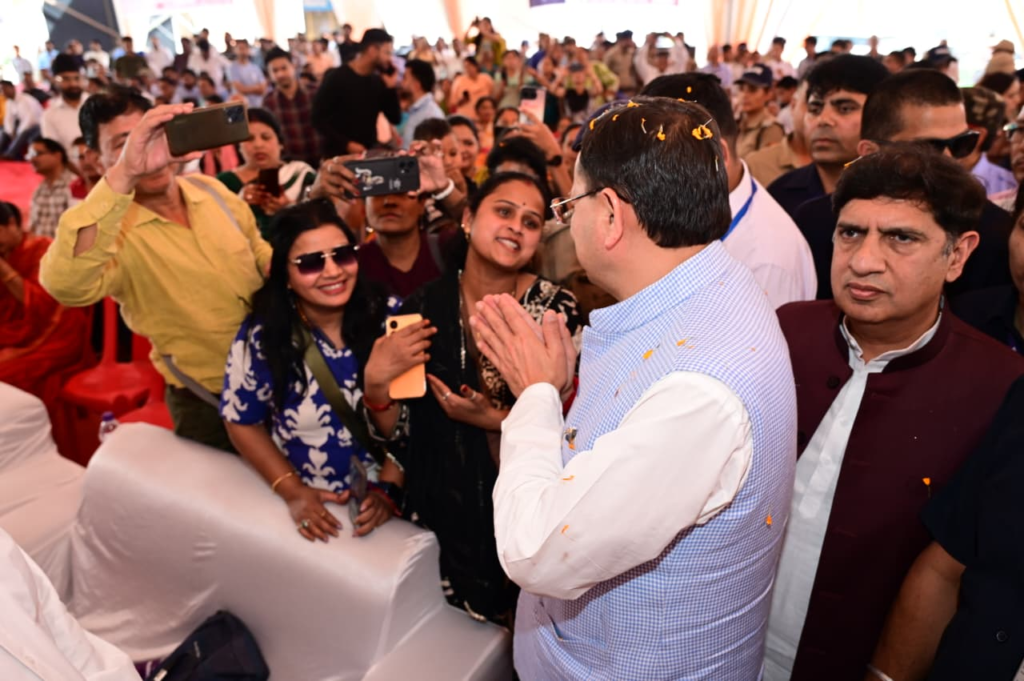 Buses going to Chardham from Rishikesh were flagged off : ऋषिकेश से चारधाम जाने वाली बसों को दिखाई हरी झंडी | निशुल्क स्वास्थ्य शिविर का निरीक्षण...