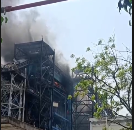 A massive fire broke out near the turbine of the power plant : पावर प्लांट के टरबाइन के पास लगी भीषण आग, मची अफरा-तफरी — दमकल की मुस्तैदी से टली बड़ी दुर्घटना