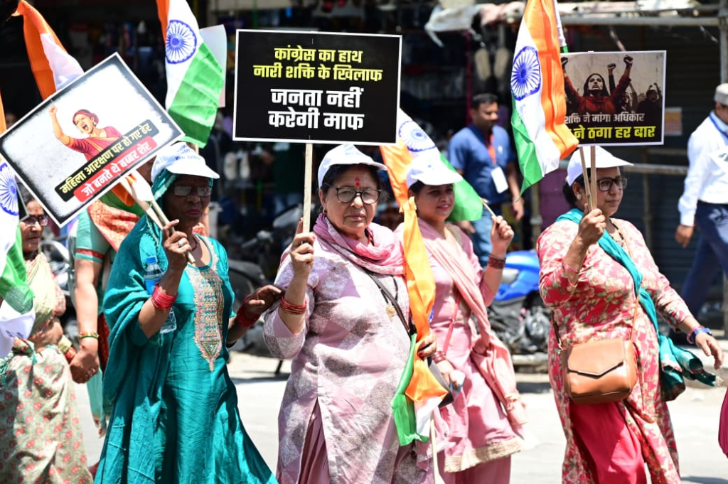 Women's public outrage rally in Dehradun : देहरादून में महिला जन आक्रोश रैली, सीएम धामी ने महिलाओं के अधिकारों पर दिया बड़ा संदेश