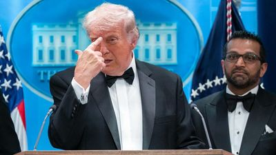 Firing at White House dinner sparks panic व्हाइट हाउस डिनर में फायरिंग से हड़कंप, Donald Trump बोले— “हमलावर अकेला, ईरान से कोई कनेक्शन नहीं”
