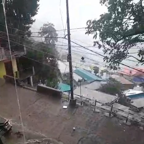 The weather changed in Nainital : नैनीताल में मौसम ने बदला मिजाज: तेज हवाओं के साथ मूसलाधार बारिश, जनजीवन अस्त-व्यस्त