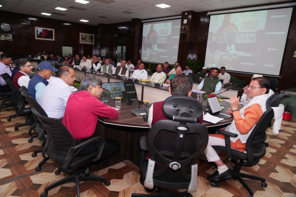 CM Dhami reviewed the announcements of 5 assembly constituencies : पर्वतीय क्षेत्रों में स्वास्थ्य सुविधाओं को मजबूत करने के दिए निर्देश