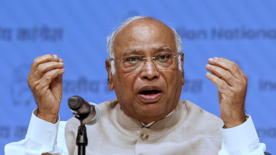 Kharge's scathing attack on BJP : असम चुनाव: खड़गे का BJP पर तीखा हमला | “भ्रष्ट सीएम बनाम असम की जनता” की लड़ाई, सिंडिकेट सिस्टम का आरोप