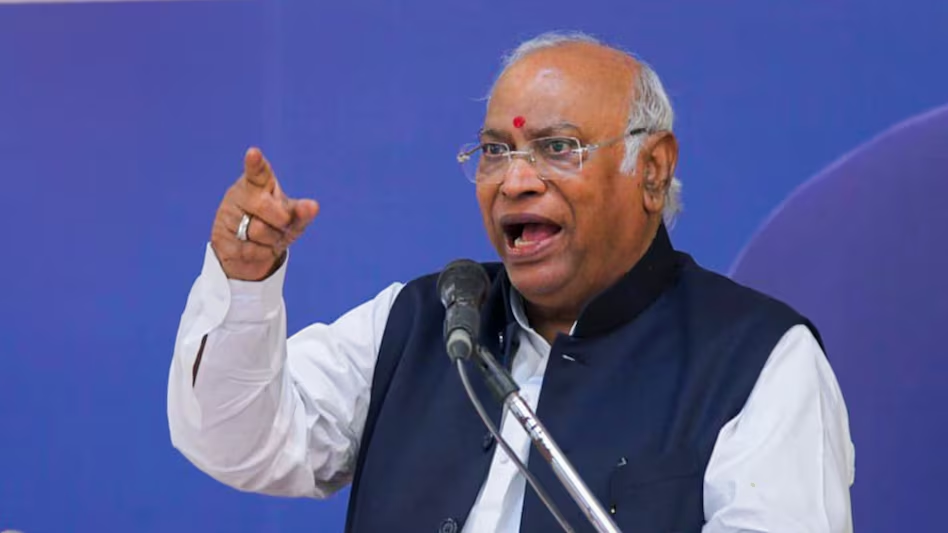 Kharge's scathing attack on BJP : असम चुनाव: खड़गे का BJP पर तीखा हमला | “भ्रष्ट सीएम बनाम असम की जनता” की लड़ाई, सिंडिकेट सिस्टम का आरोप