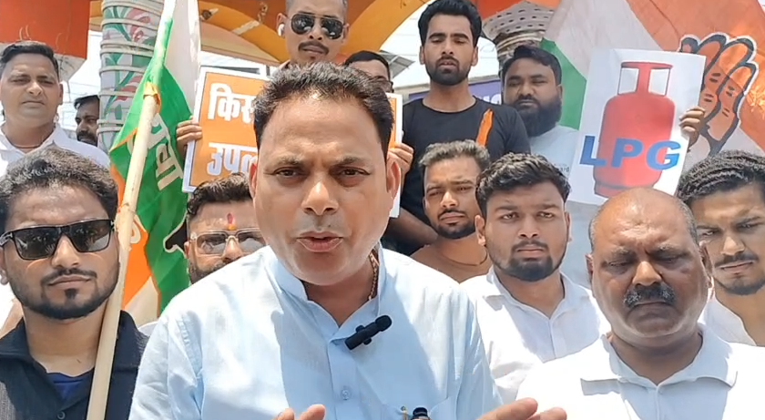 Congress protests against the central government in Khatima : खटीमा में कांग्रेस का केंद्र सरकार के खिलाफ प्रदर्शन, बढ़ती महंगाई को लेकर फूंका पुतला