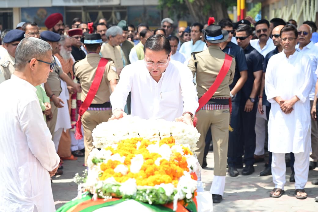 Bhuvan Chandra Khanduri was given a final farewell with state honours : पूर्व मुख्यमंत्री मेजर जनरल भुवन चंद्र खंडूड़ी को राजकीय सम्मान के साथ अंतिम विदाई, अंतिम यात्रा में उमड़ा जनसैलाब