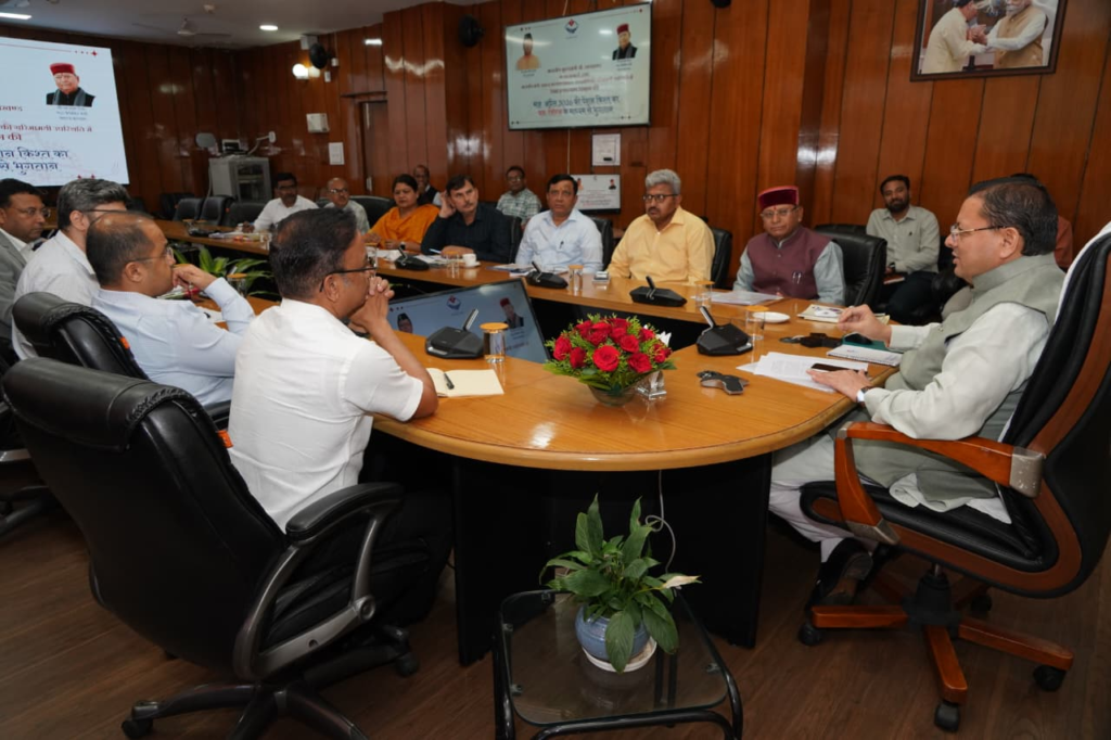Chief Minister Dhami sent pension : मुख्यमंत्री धामी ने ‘वन क्लिक’ से 7.56 लाख पेंशनर्स को भेजी पेंशन, 111.82 करोड़ रुपये जारी