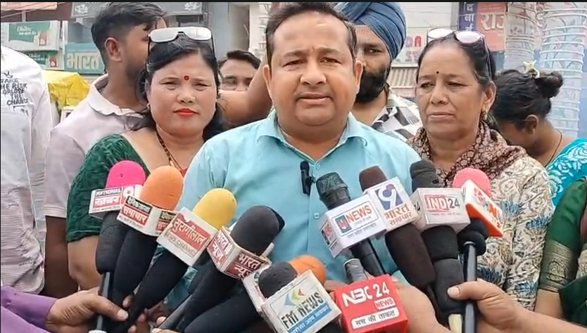 The echo of the Champawat incident reaches Khatima : चंपावत कांड की गूंज खटीमा तक, यूथ कांग्रेस और महिला कांग्रेस ने फूंका मुख्यमंत्री का पुतला
