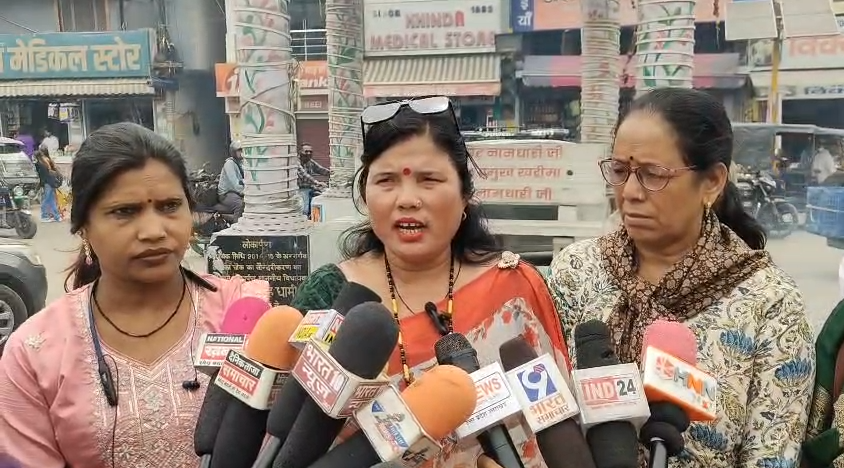 The echo of the Champawat incident reaches Khatima : चंपावत कांड की गूंज खटीमा तक, यूथ कांग्रेस और महिला कांग्रेस ने फूंका मुख्यमंत्री का पुतला