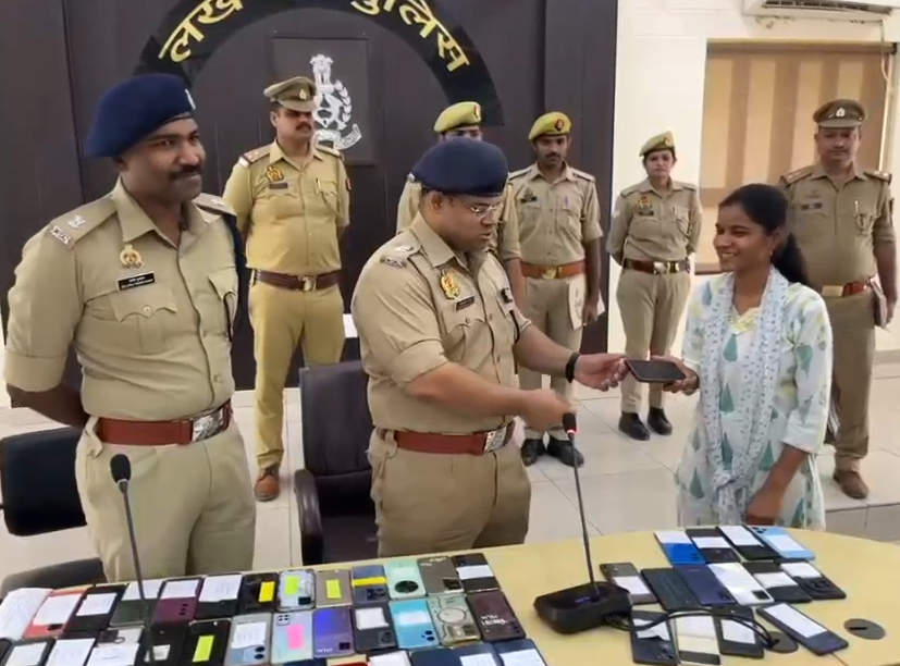 Big initiative of Lucknow Police लखनऊ पुलिस की बड़ी पहल: लापता मोबाइल पहुंचे मालिकों के पास, चेहरों पर लौटी मुस्कान