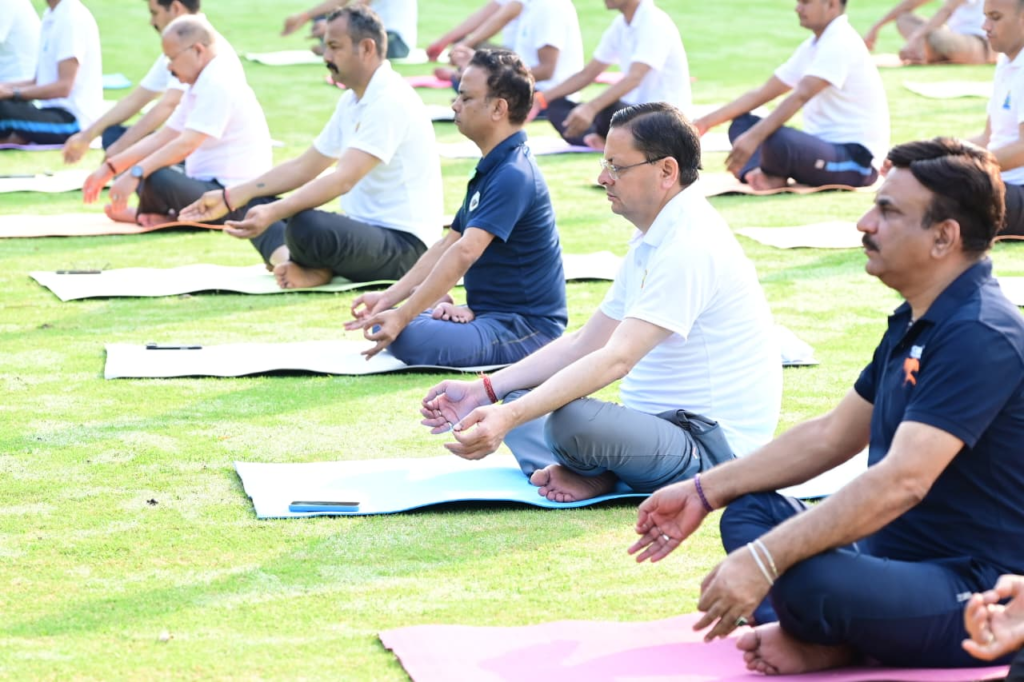 Chief Minister Dhami did yoga practice before International Yoga Day : अंतरराष्ट्रीय योग दिवस से पहले मुख्यमंत्री धामी ने किया योगाभ्यास, प्रदेशवासियों से की योग अपनाने की अपील