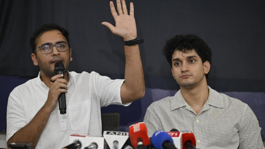 Cockroach Janata Party attacks the government : JEE डेटा लीक के आरोपों पर तिलचट्टा जनता पार्टी का सरकार पर हमला, शिक्षा मंत्री को हटाने की मांग