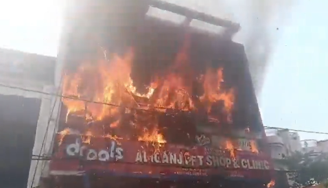 Aliganj Coaching Centre Fire News Update : अलीगंज कोचिंग सेंटर में भीषण आग, कई लोगों के हताहत होने की आशंका