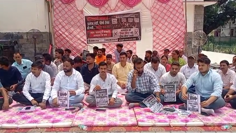 Threat of hunger strike if no action is taken within 7 days : कालाढूंगी अस्पताल के उच्चीकरण की मांग को लेकर जनता का धरना,7 दिन में कार्रवाई न होने पर भूख हड़ताल की चेतावनी