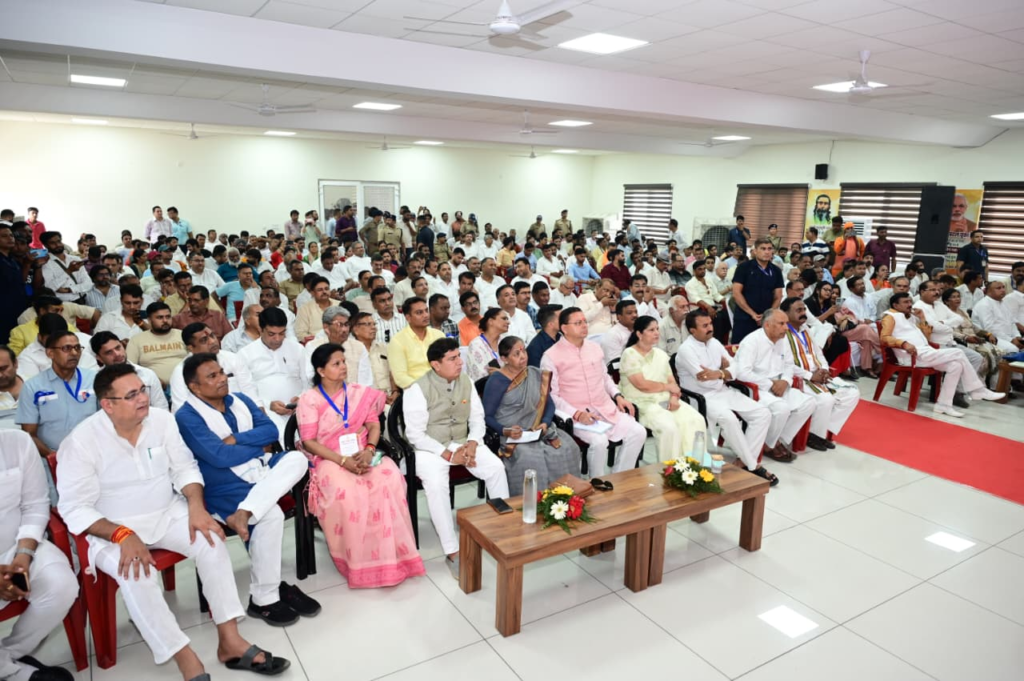 Dhami listened to the 135th edition of Prime Minister Modi's 'Mann Ki Baat' : रुड़की में मुख्यमंत्री धामी ने सुना प्रधानमंत्री मोदी के ‘मन की बात’ का 135वां संस्करण, जनभागीदारी को बताया विकास की ताकत